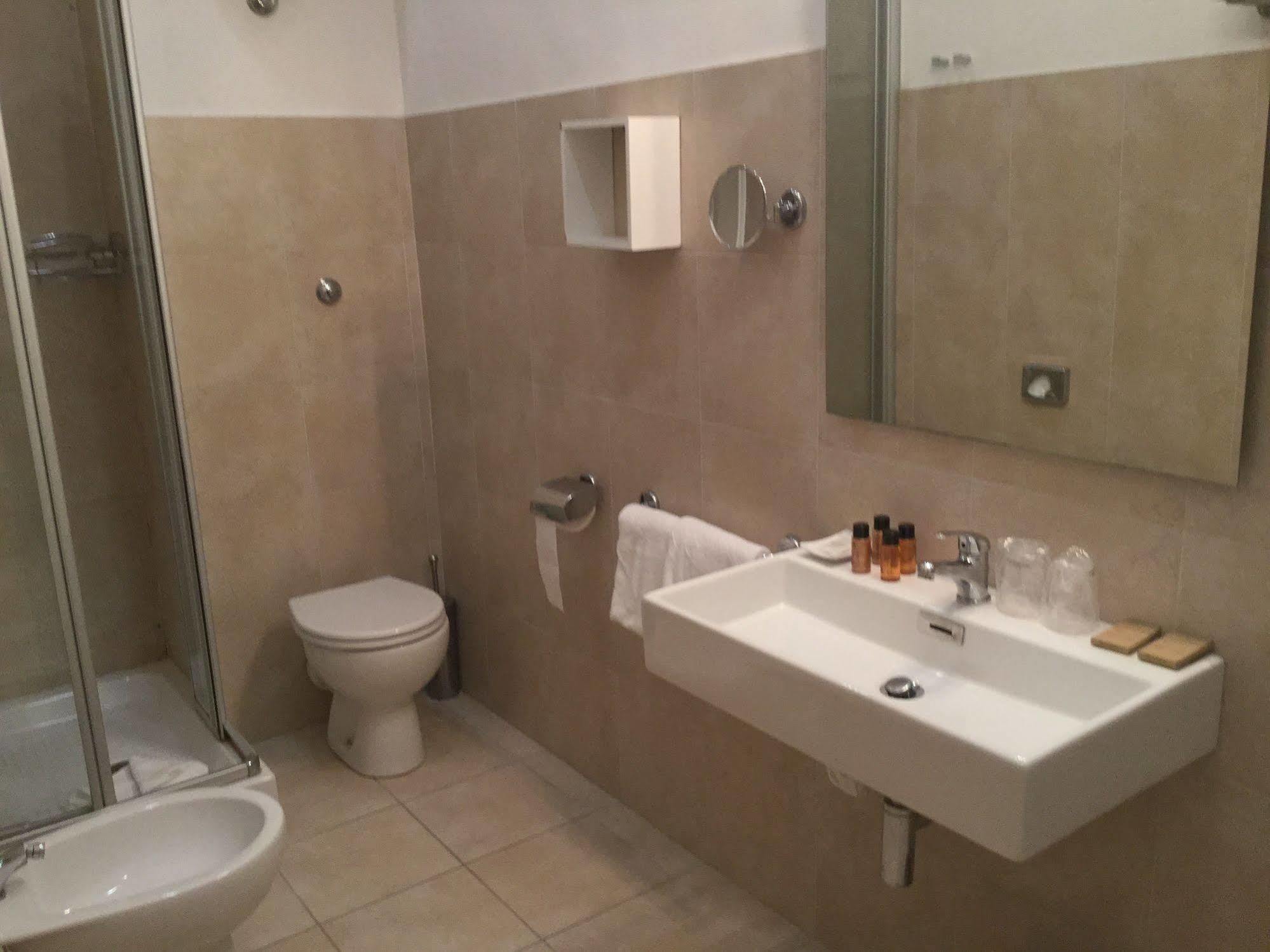 Rhome Terminal Guest House Rzym Zewnętrze zdjęcie