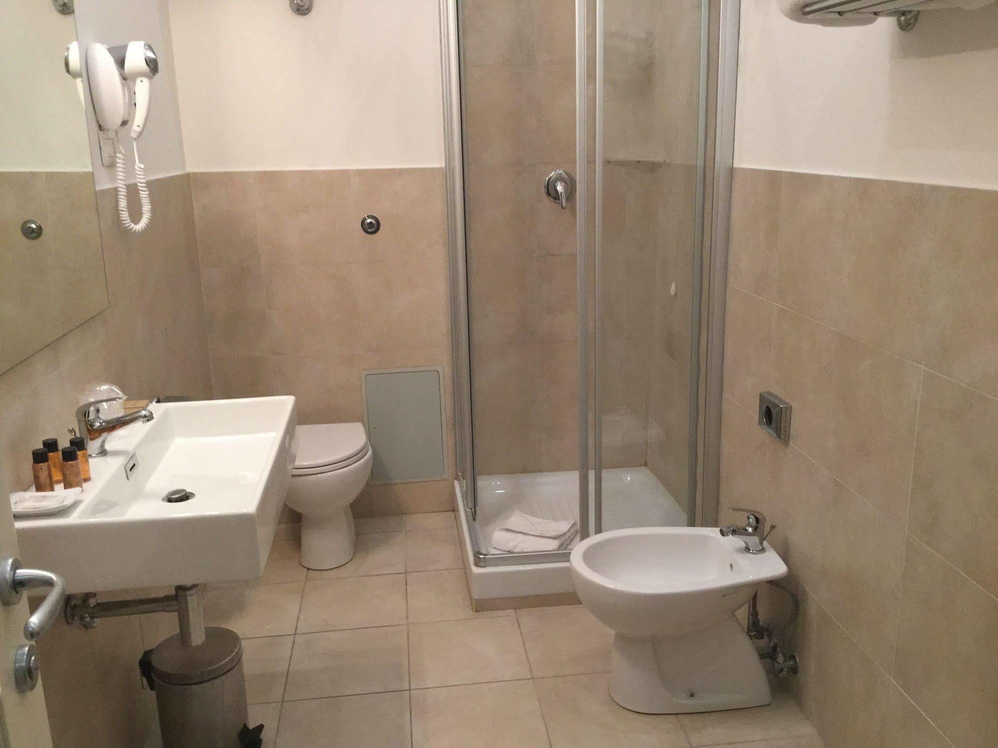 Rhome Terminal Guest House Rzym Zewnętrze zdjęcie