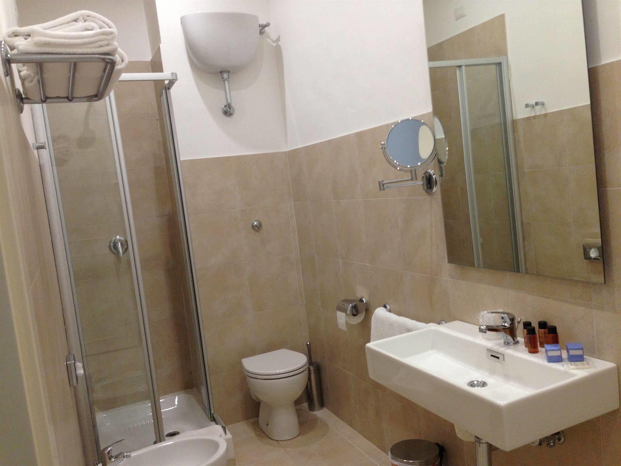 Rhome Terminal Guest House Rzym Zewnętrze zdjęcie